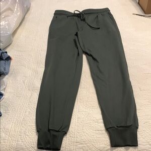 Rachel Zoe Olive Green Jogger Pants Size XS
Look Brand New